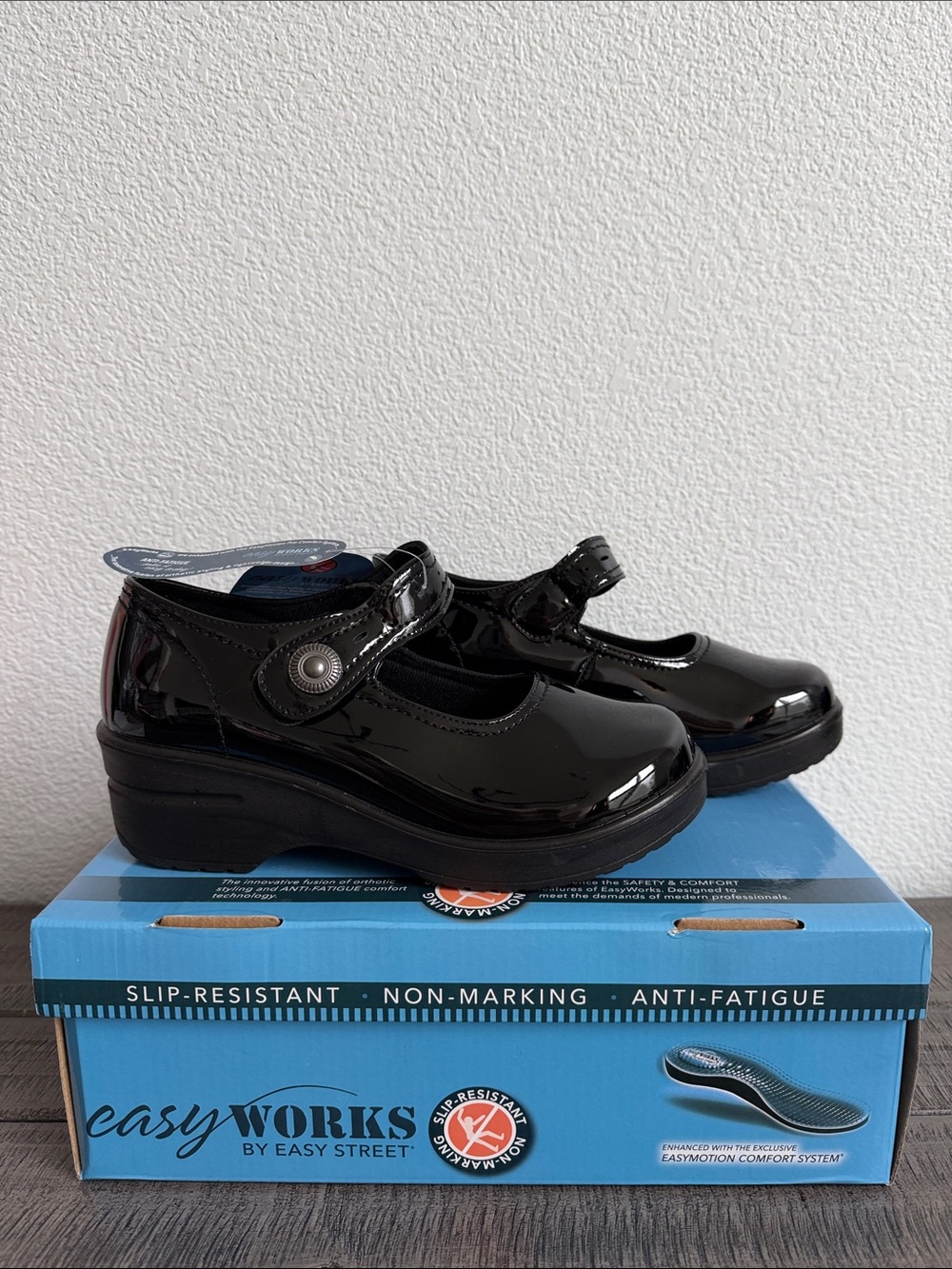 easy street Letsee Slip Resistant Mary Jane Black Patent NIB
